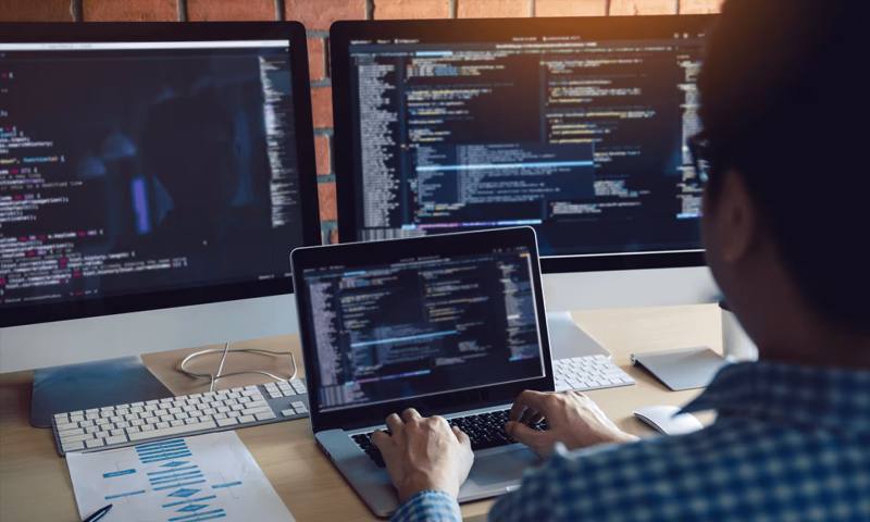 数据科学选型：R与Python如何赋能保康县网站建设？
